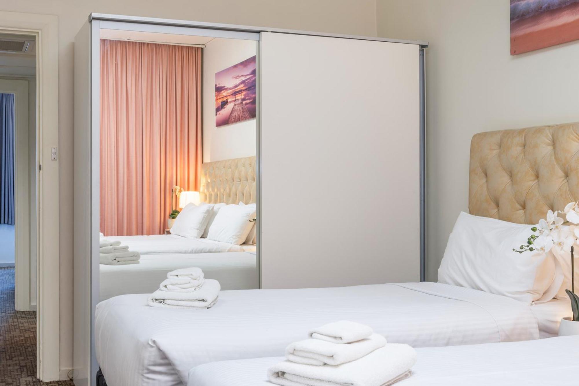 Adelaide Granada Motor Inn Extérieur photo