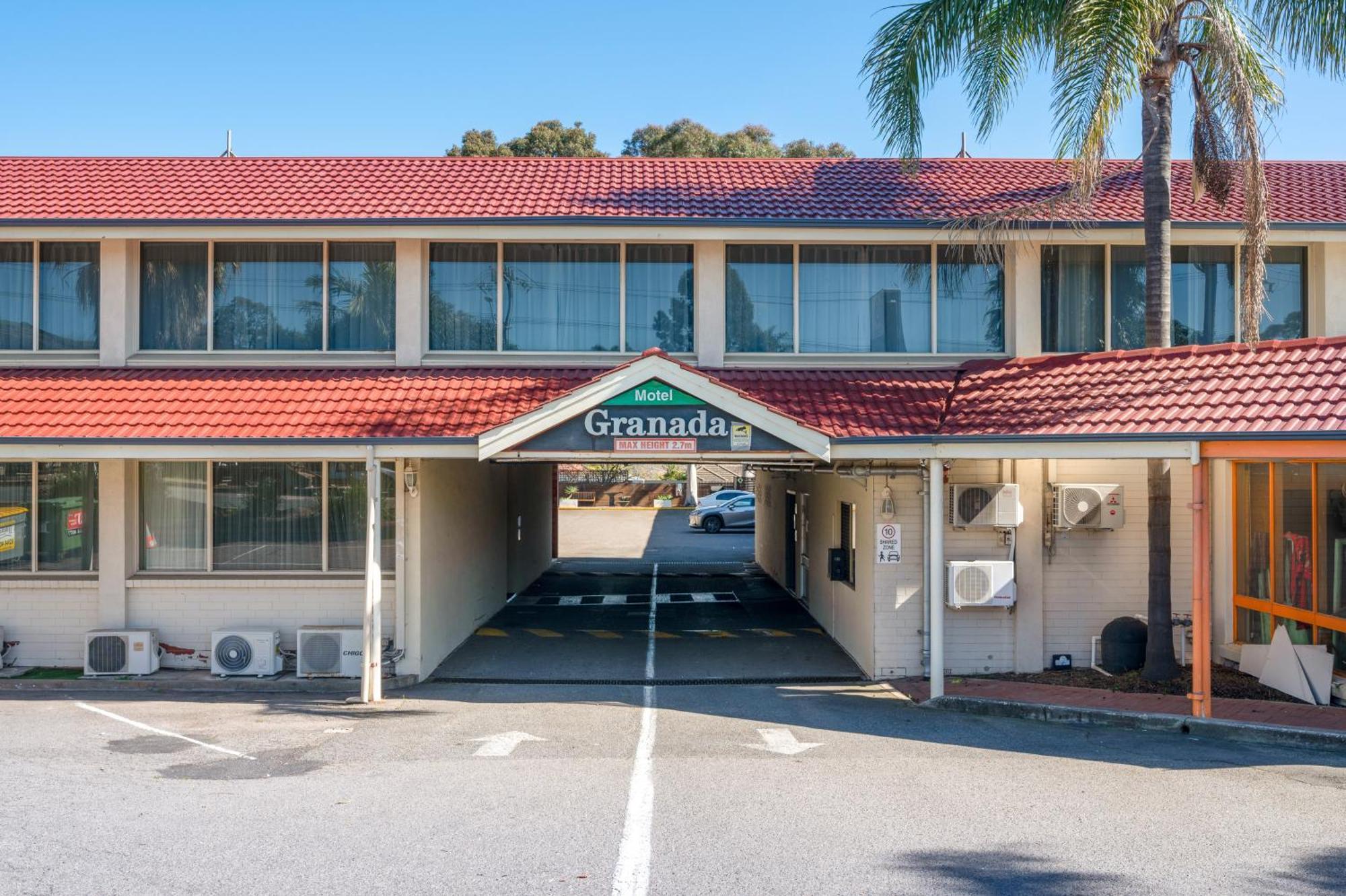 Adelaide Granada Motor Inn Extérieur photo