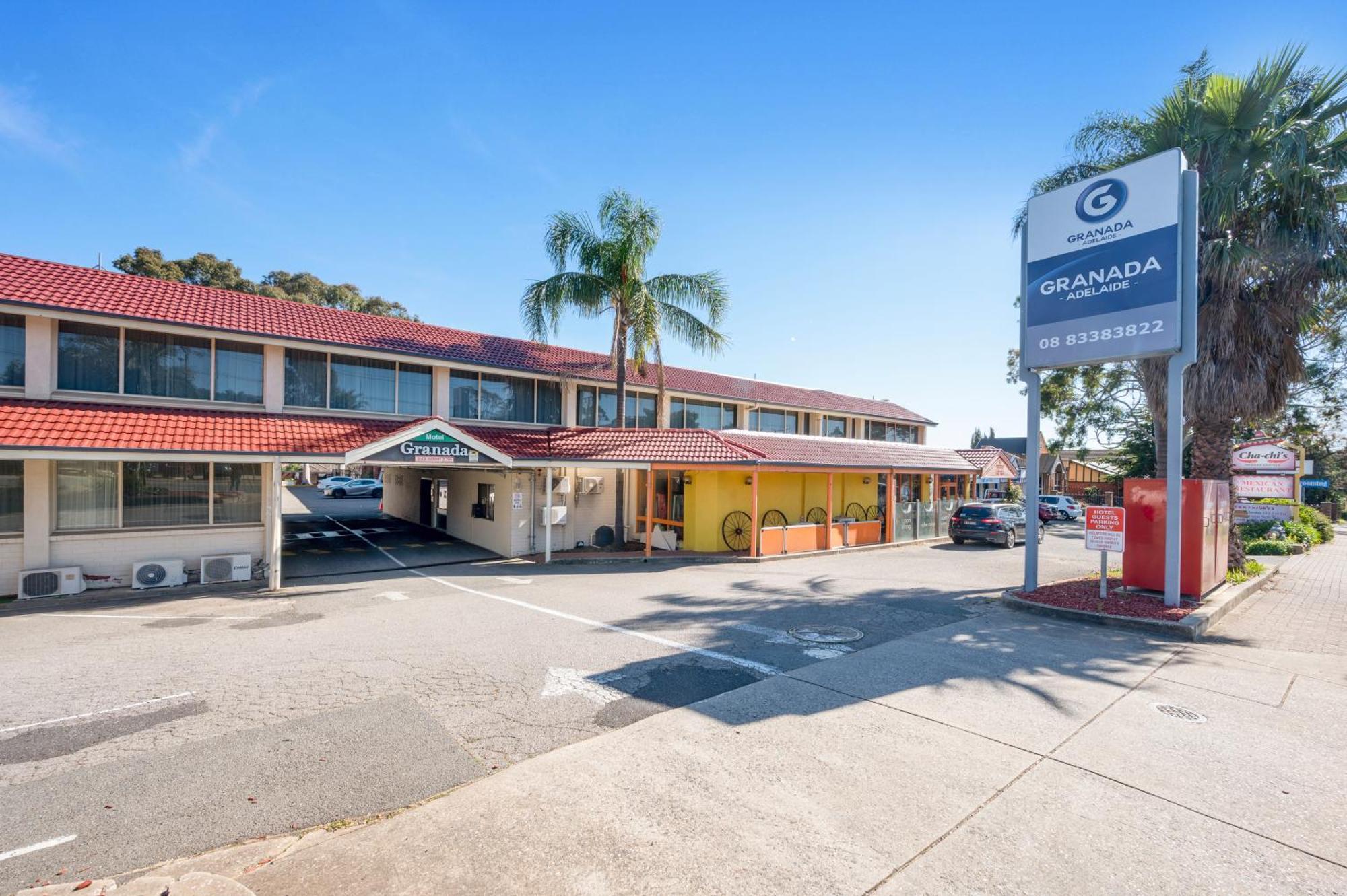 Adelaide Granada Motor Inn Extérieur photo