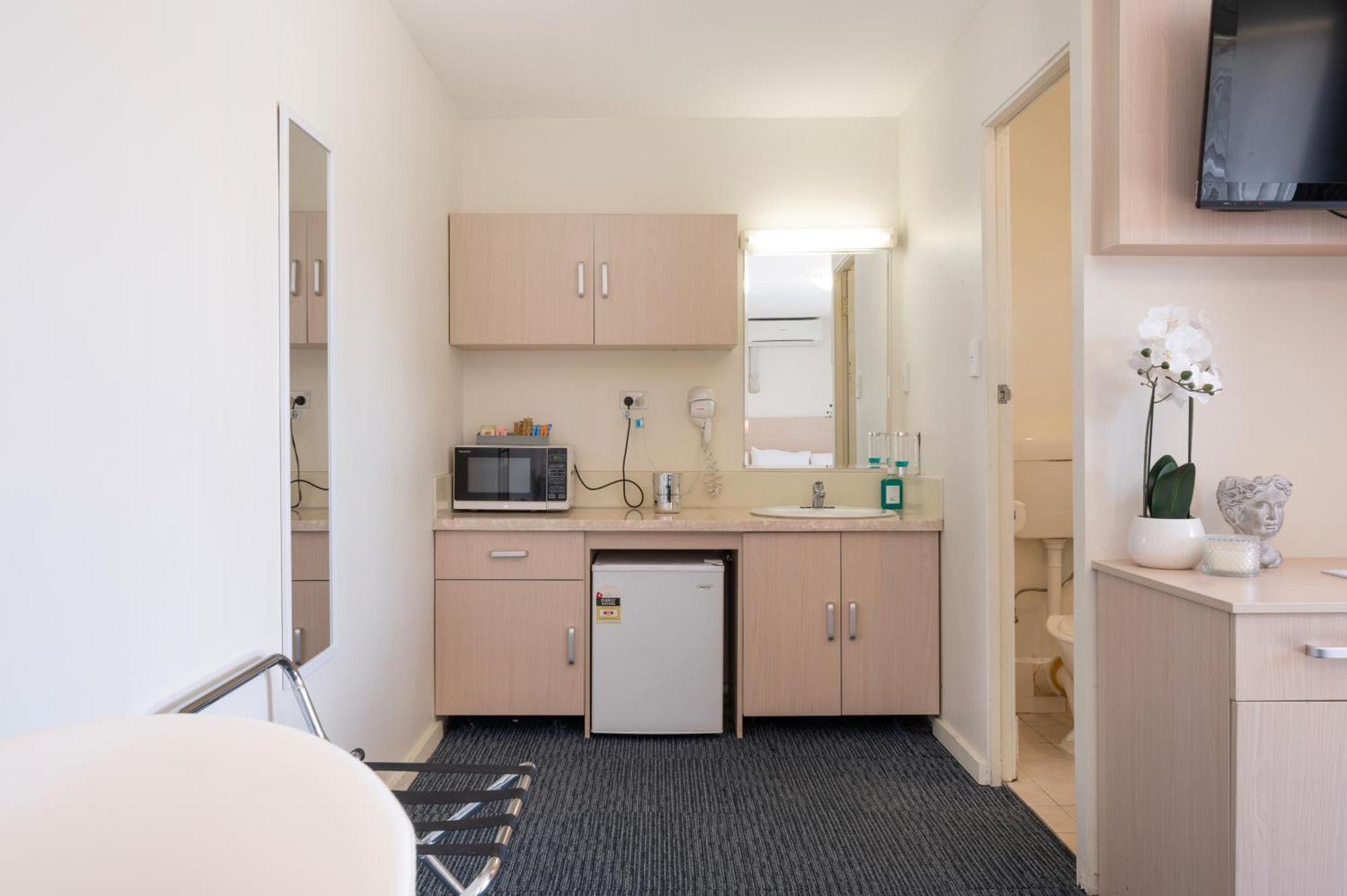 Adelaide Granada Motor Inn Extérieur photo
