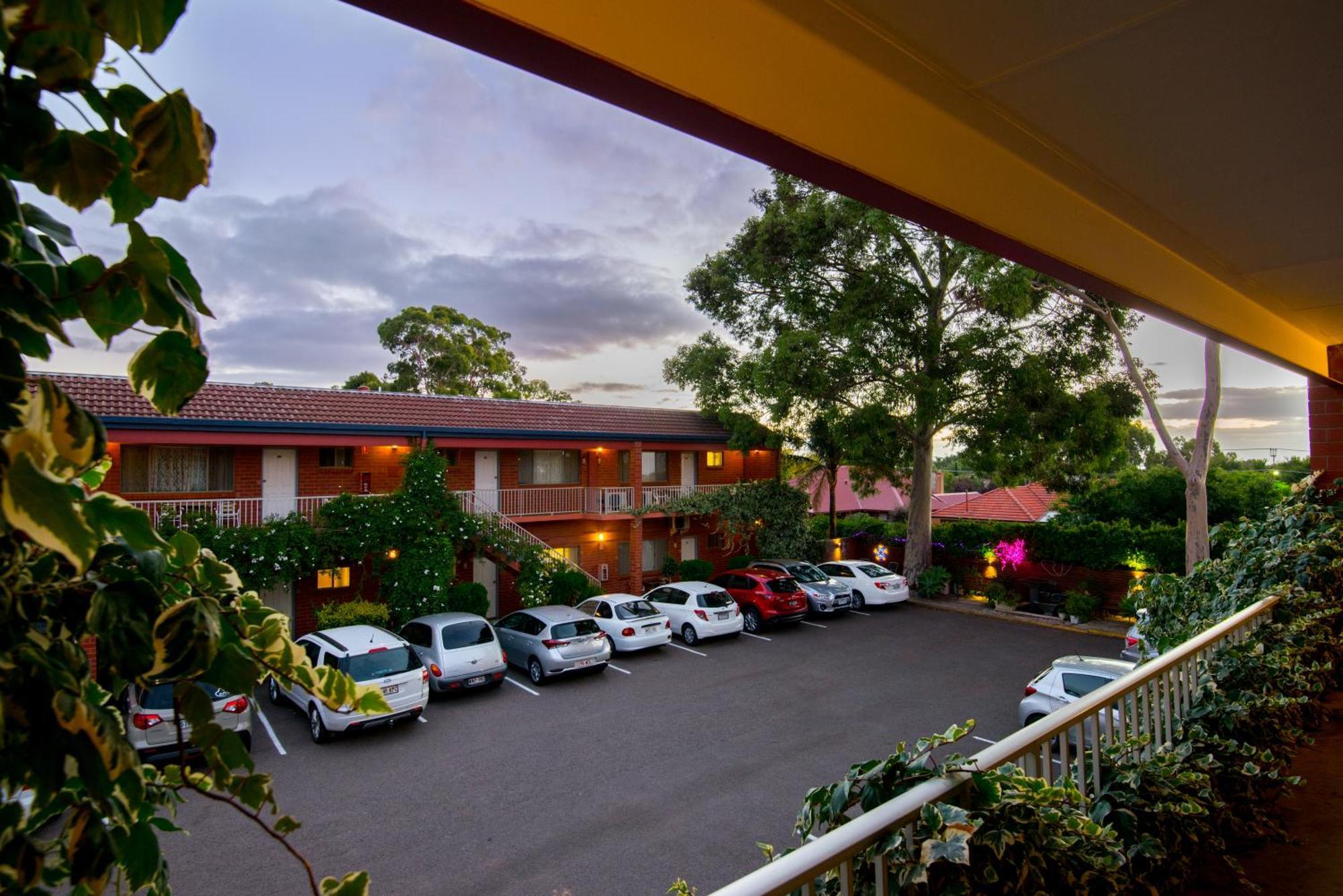 Adelaide Granada Motor Inn Extérieur photo